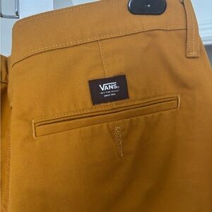 NWOT Vans authentic chinos.